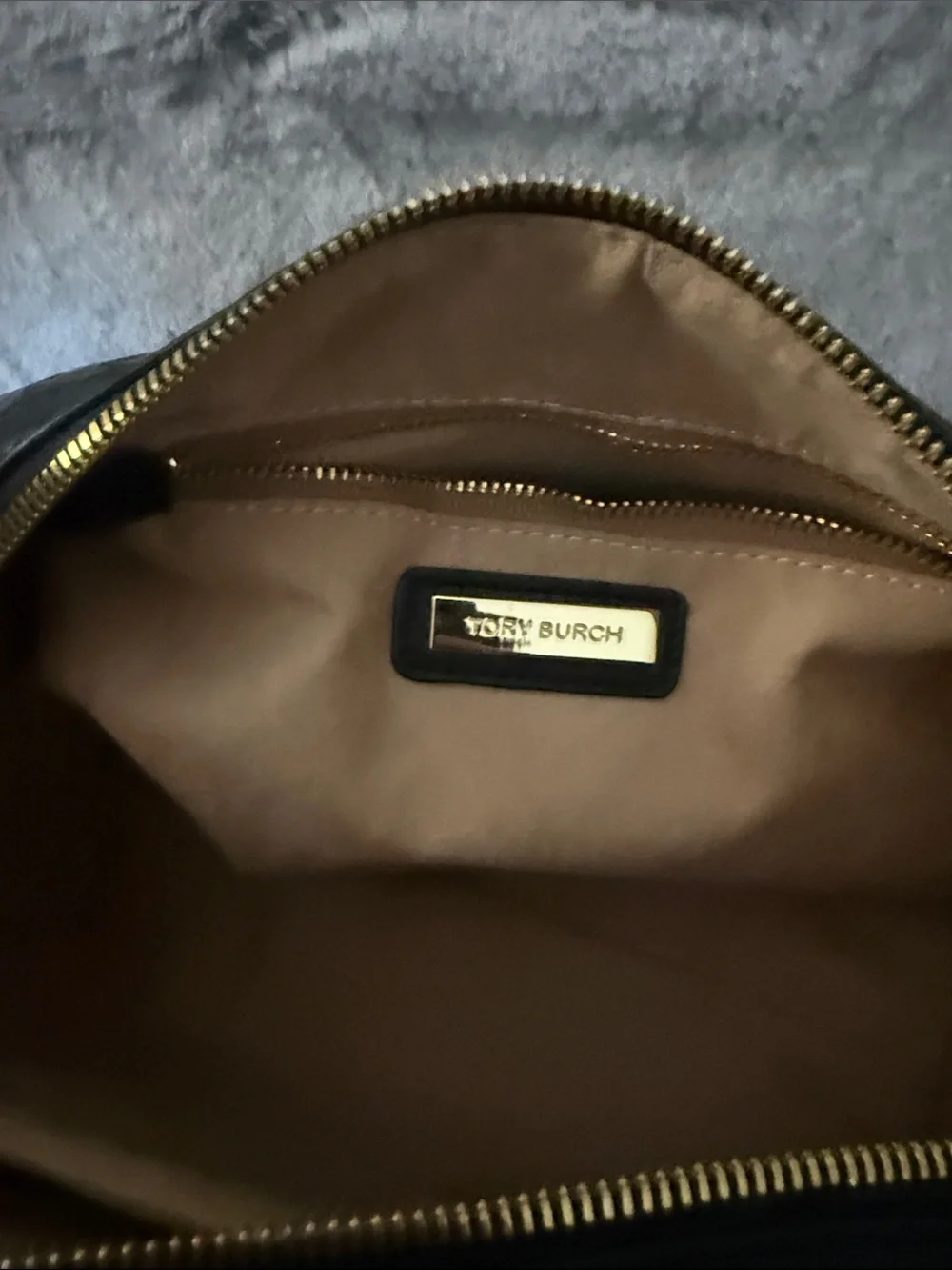 Tory Burch Black Woven Leather Messenger Bag with Gold Hardware - Picture 6 of 6